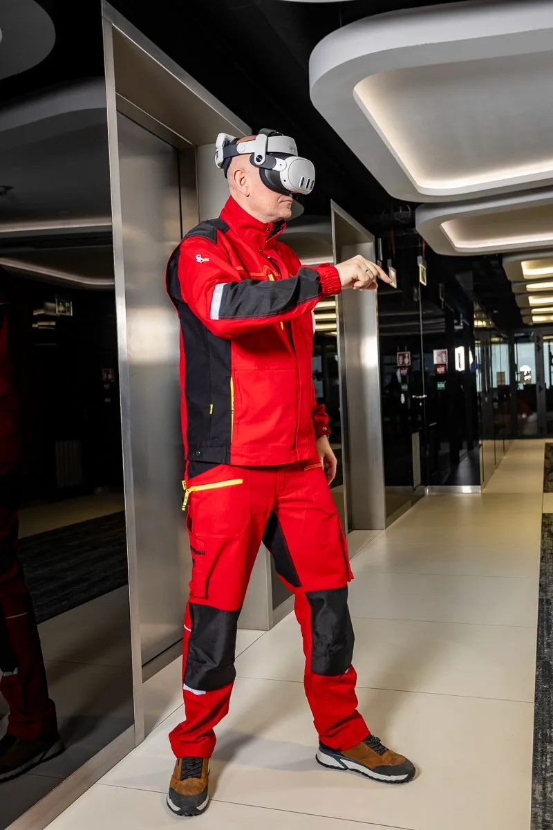 Work in Confined Spaces VR training program